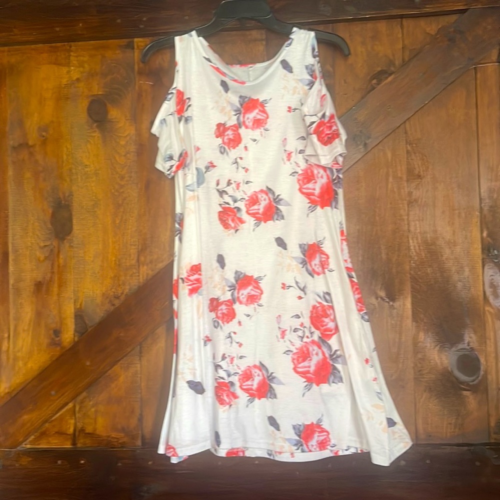 Cute cutout sleeved summer dress